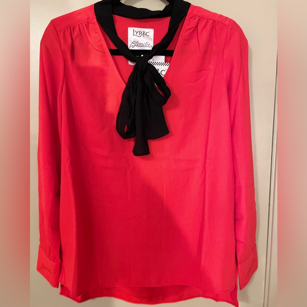 Lyric Blondie designed by GIULIANA. Size 6.